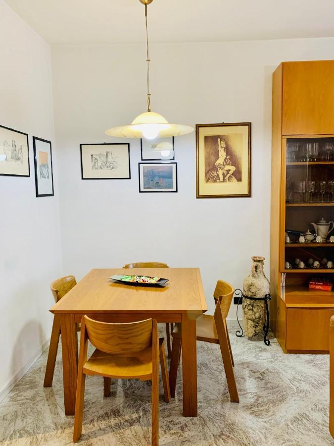 Via Solaro, Appartamento In Pieno Centro Formia Buitenkant foto