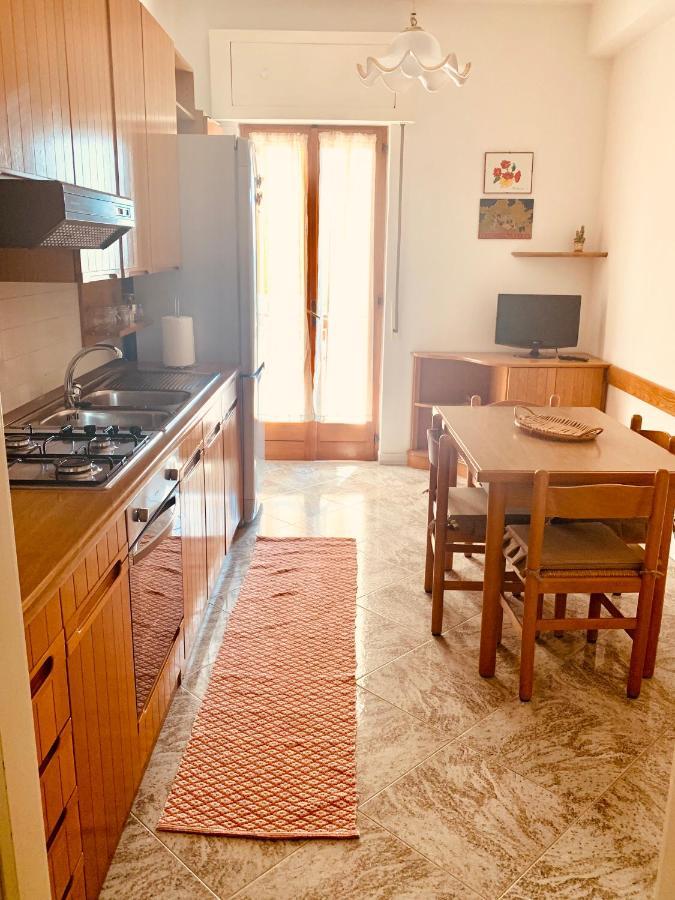Via Solaro, Appartamento In Pieno Centro Formia Buitenkant foto