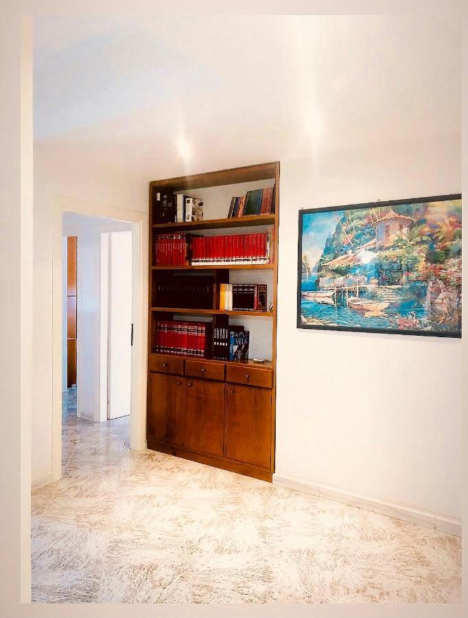 Via Solaro, Appartamento In Pieno Centro Formia Buitenkant foto